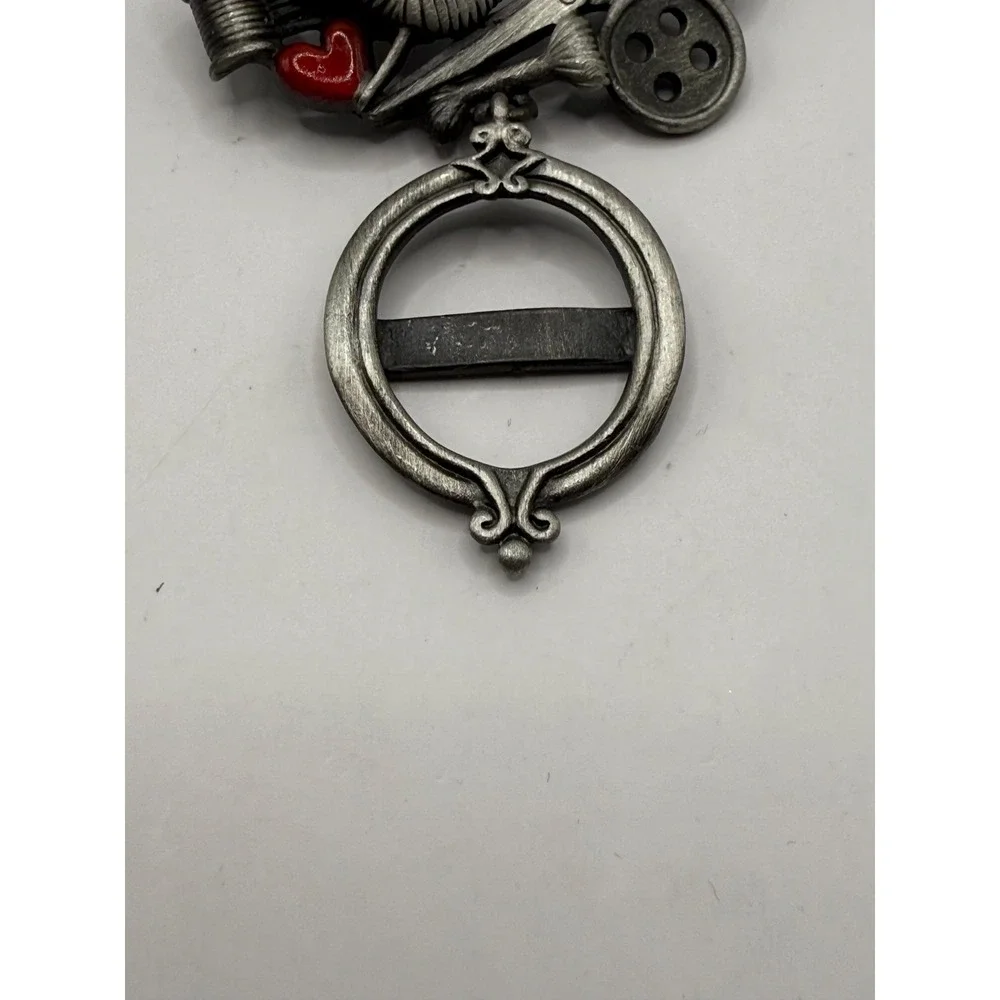 Vintage Nana‎ Sewing Brooch Silver Tone – Sentimental Novelty Pin